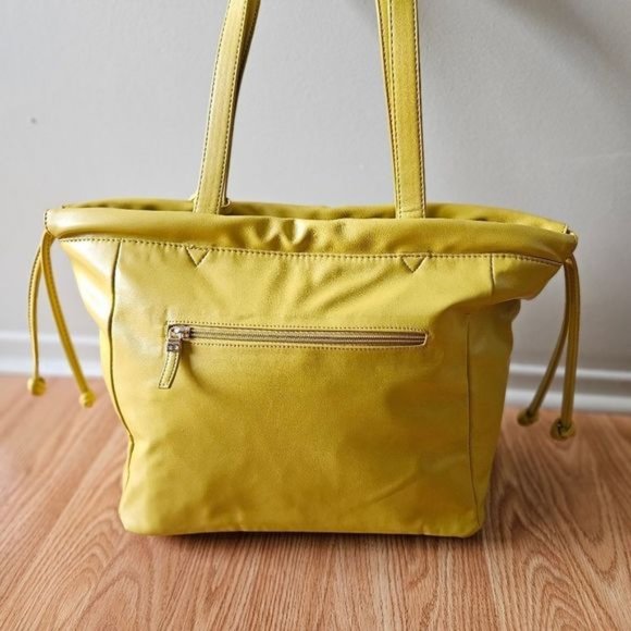 Carpisa Vegan Leather Tote Bag. - Picture 11 of 14